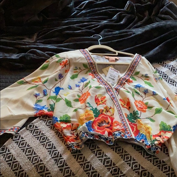 Long sleeved cropped shirt! - Picture 1 of 1